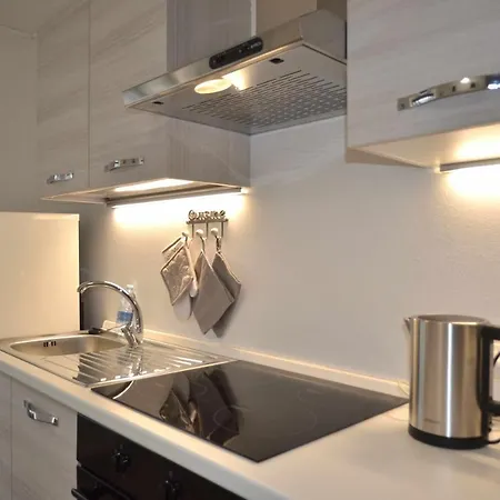 Prestige Apt Near Venice 아파트 *