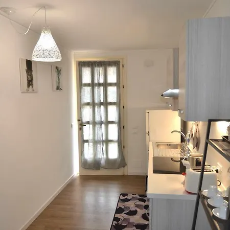 Prestige Apt Near Venice 아파트 *