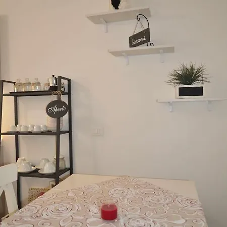 Prestige Apt Near Venice 아파트 *