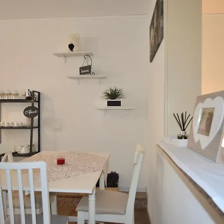 Prestige Apt Near Venice 아파트 노알레