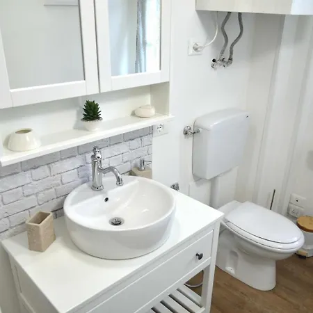Prestige Apt Near Venice 아파트 노알레